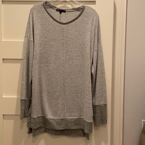 Gibson gray striped knit tunic with dark gray banding at neck, hem and cuffs.